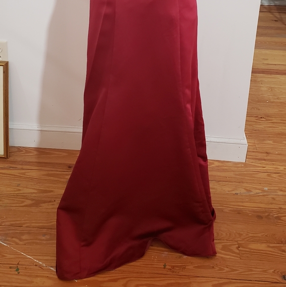 Alfred Angelo Bridesmaid Dress Unaltered in Wine - Picture 4 of 10